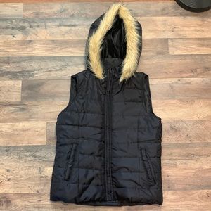 Ladies black sleeveless puffer fur trimmed hoodie zip up vest